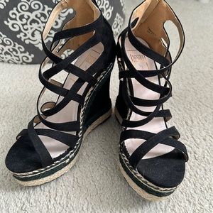 Black wedges with espadrille detail